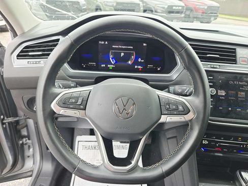 Used 2022 Volkswagen Tiguan SE AWD/4WD image 18