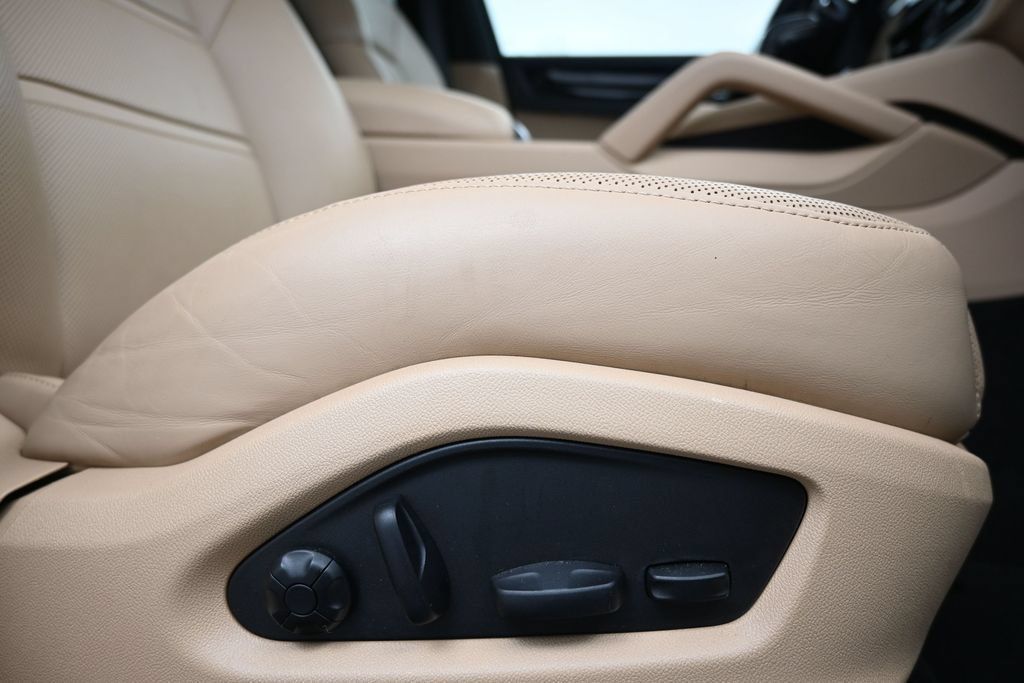 Certified 2022 Porsche Cayenne Platinum Edition AWD/4WD image 15