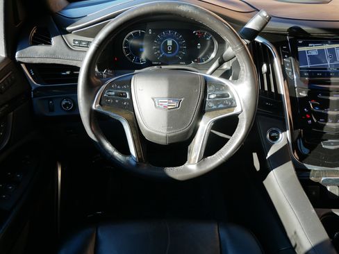 Used 2020 Cadillac Escalade Platinum image 14