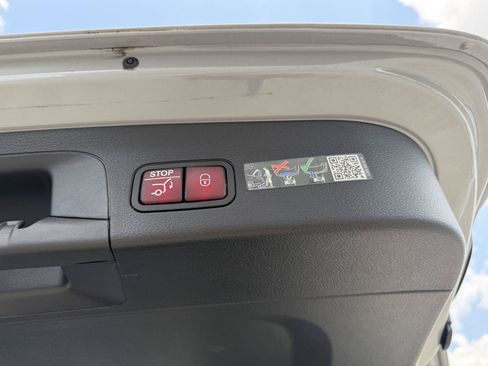 Used 2025 Mercedes-Benz GLS 450 4MATIC image 25
