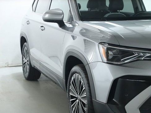 Used 2025 Volkswagen Taos SE image 8