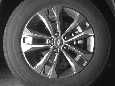 Used 2025 Chevrolet Equinox LT FWD image 13