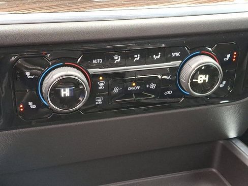 Used 2022 Chevrolet Silverado 1500 LT Trail Boss w/ Convenience Package II image 16