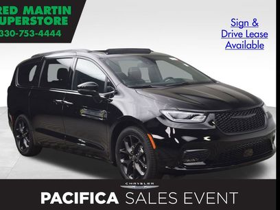New 2026 Chrysler Pacifica Limited w/ S Appearance Package