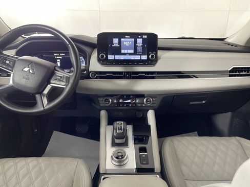 Used 2023 Mitsubishi Outlander SEL image 15