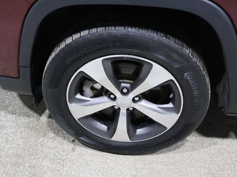 Used 2019 Jeep Cherokee Limited image 9