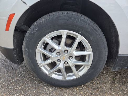 Used 2022 Chevrolet Equinox LT FWD image 27
