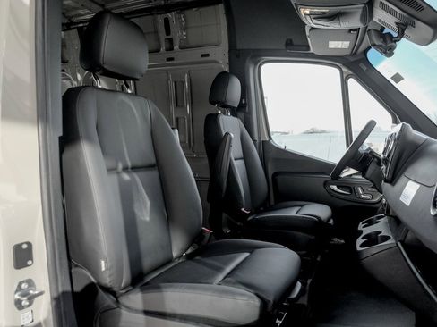 Used 2025 Mercedes-Benz Sprinter 3500 image 25