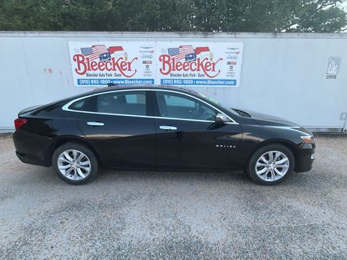 Used 2025 Chevrolet Malibu LT FWD image 2