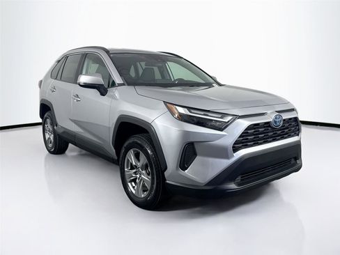 Used 2022 Toyota RAV4 XLE image 4