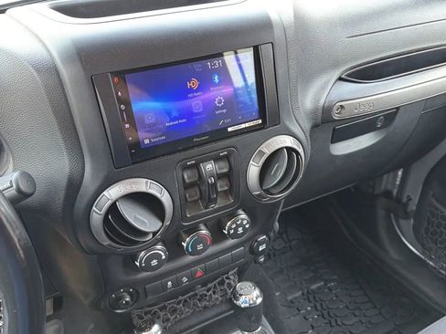 Used 2017 Jeep Wrangler Unlimited Sport w/ Quick Order Package 24S AWD/4WD image 13
