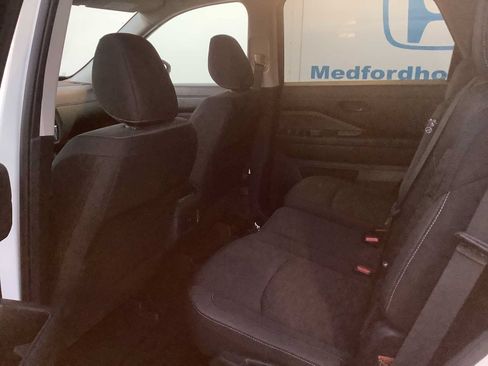 Used 2024 Nissan Pathfinder SV AWD/4WD image 12