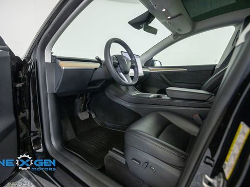 Used 2023 Tesla Model Y Long Range AWD/4WD image 10