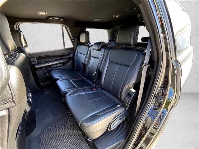 Used 2018 Ford Expedition XLT w/ Equipment Group 202A RWD image 24