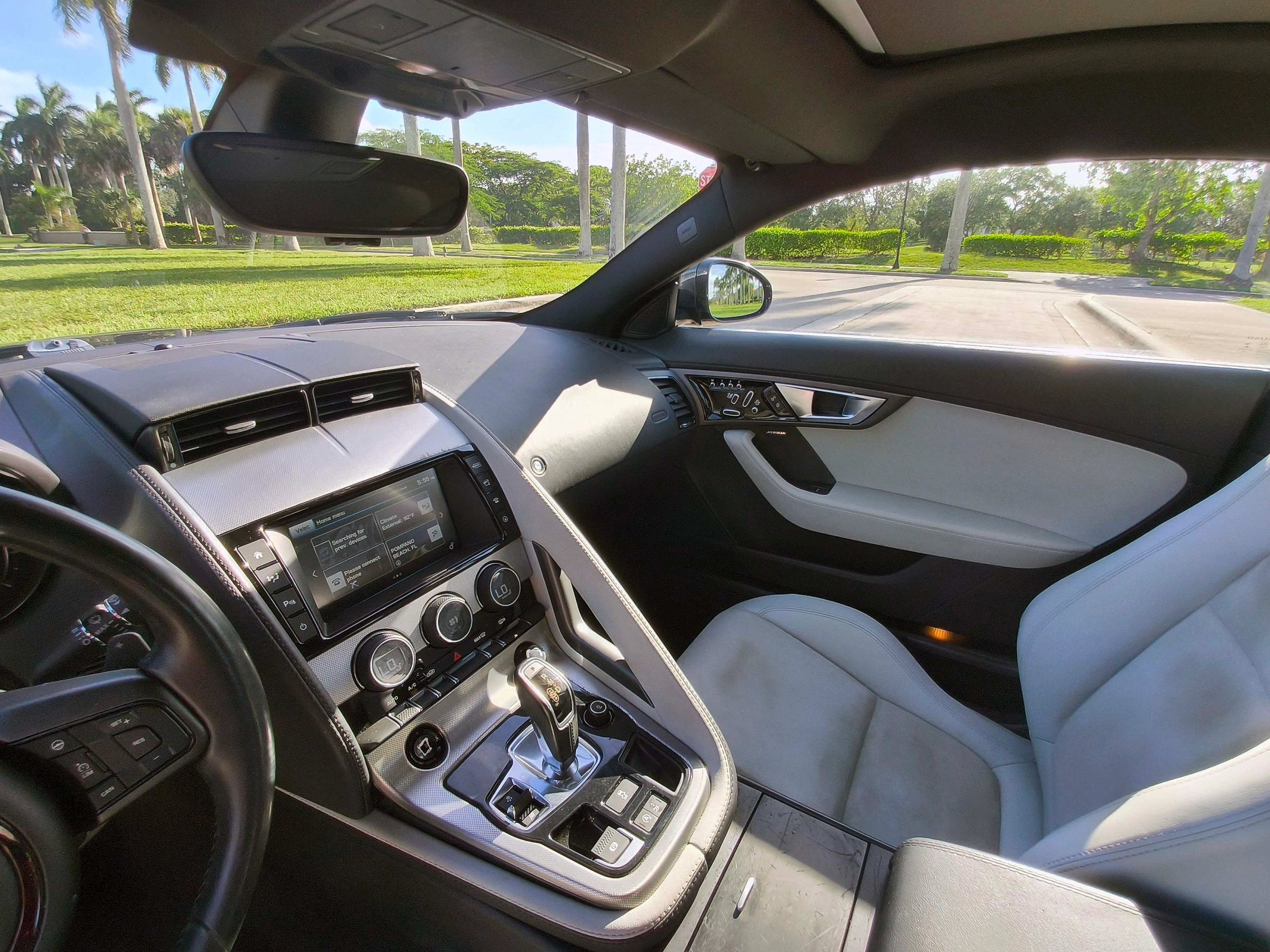 Used 2016 Jaguar F-TYPE Coupe RWD image 9