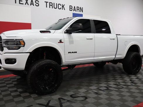 Used 2022 RAM 2500 Laramie w/ Night Edition AWD/4WD image 2