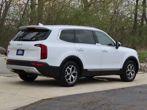 Used 2022 Kia Telluride EX AWD/4WD image 3