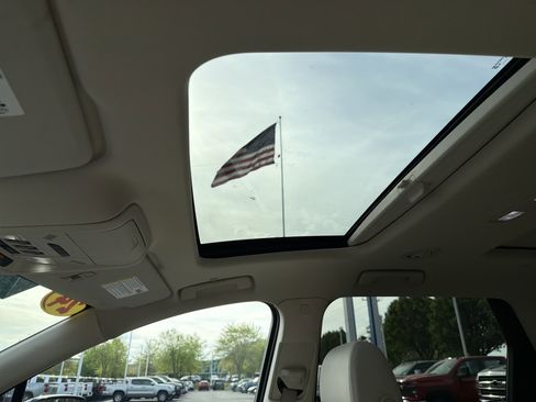 Used 2024 Buick Enclave Essence w/ Experience Buick Package image 27