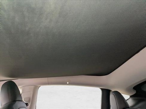 Used 2024 Tesla Model Y Long Range RWD image 21