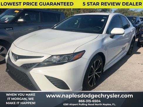 Used 2018 Toyota Camry SE image 1