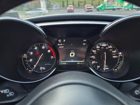 Used 2017 Alfa Romeo Giulia AWD image 23