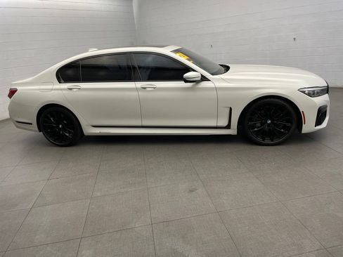 Used 2021 BMW 740i w/ M Sport Package RWD image 5