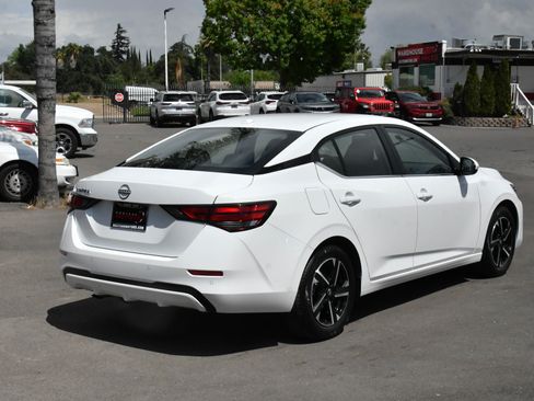 Used 2025 Nissan Sentra SV FWD image 8