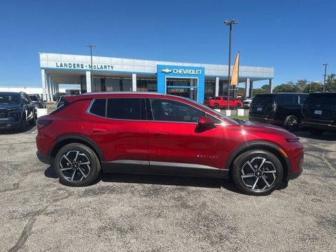 New 2026 Chevrolet Equinox EV LT image 2