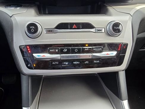 Used 2023 Ford Explorer XLT w/ Equipment Group 202A image 20