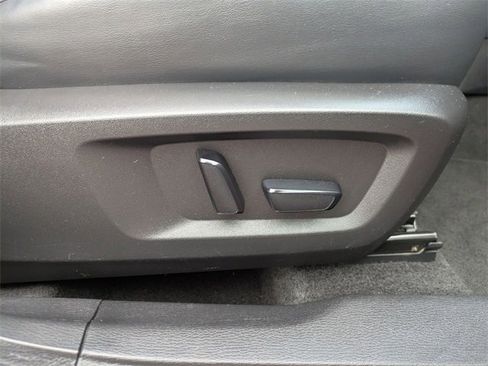 Used 2023 Mitsubishi Outlander SE image 36