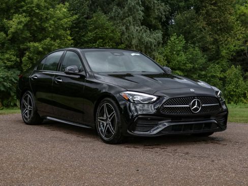 Used 2025 Mercedes-Benz C 300 4MATIC Sedan image 3