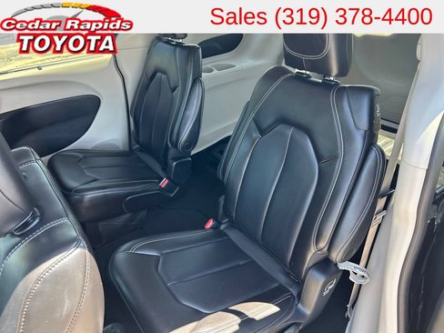 Used 2023 Chrysler Pacifica Touring-L FWD image 20