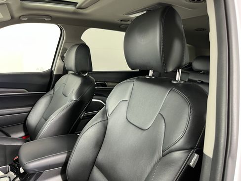 Used 2022 Kia Telluride EX image 16