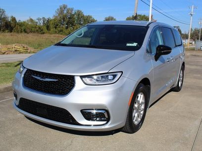 Used 2024 Chrysler Pacifica Touring-L