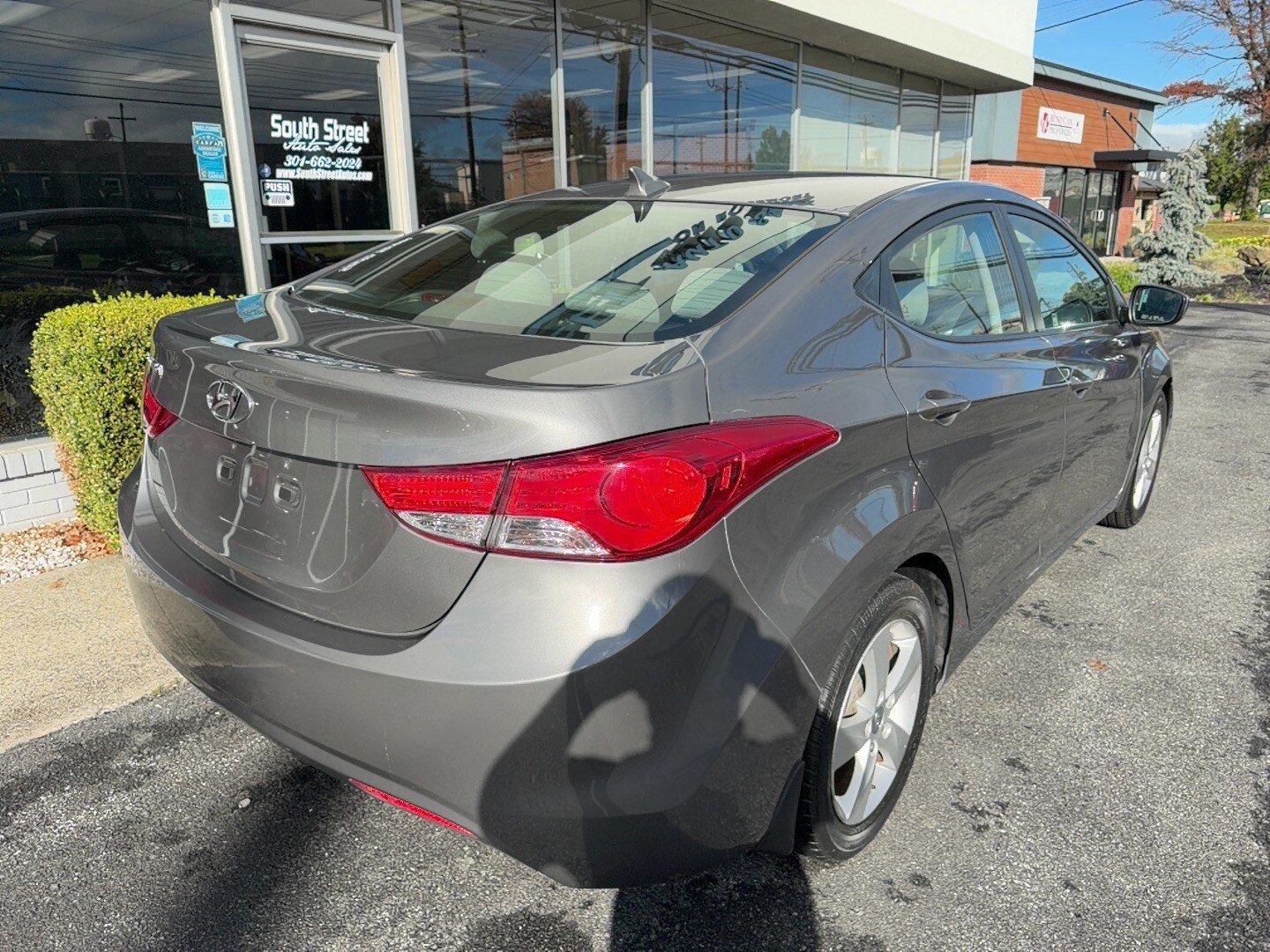 Used 2013 Hyundai Elantra GLS w/ Preferred Pkg FWD image 4