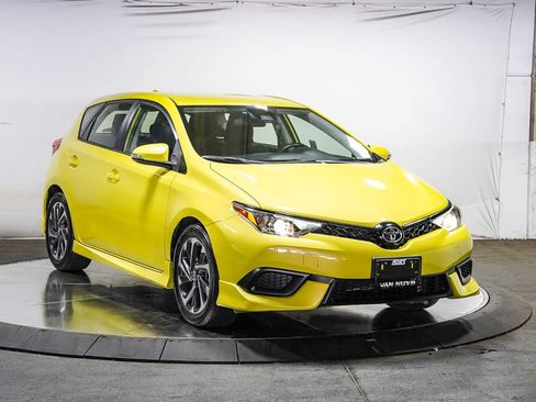 Certified 2017 Toyota Corolla iM w/ Carpet Mat Package FWD image 6