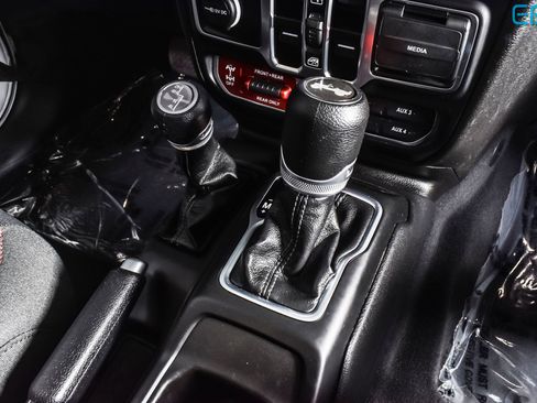 Used 2025 Jeep Wrangler Unlimited Rubicon w/ Convenience Group image 32