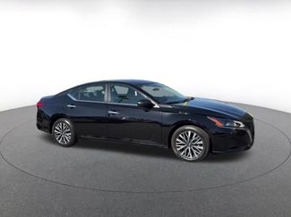Used 2025 Nissan Altima 2.5 SV FWD video 2