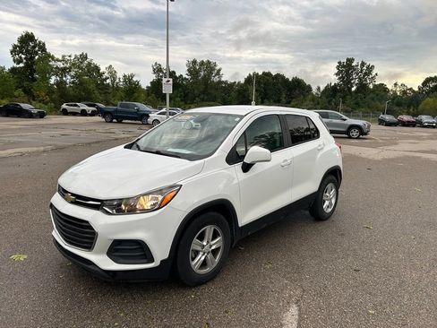 Used 2020 Chevrolet Trax LS w/ Tint and Cruise Package FWD image 2