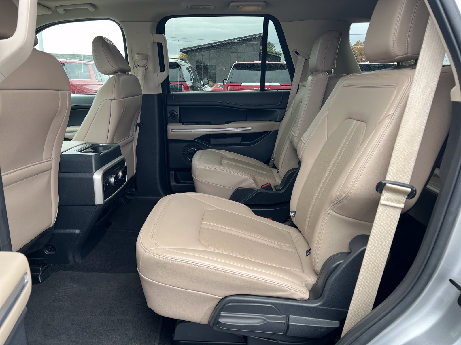 Used 2024 Ford Expedition Limited AWD/4WD image 28