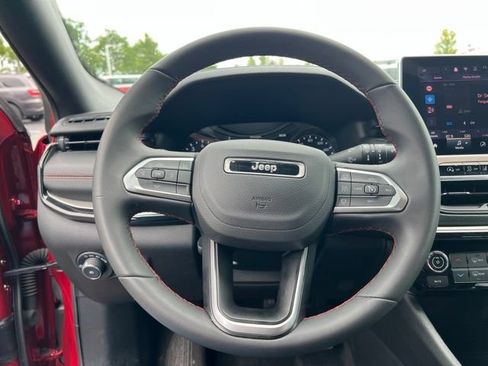 Used 2025 Jeep Compass Trailhawk AWD/4WD image 13