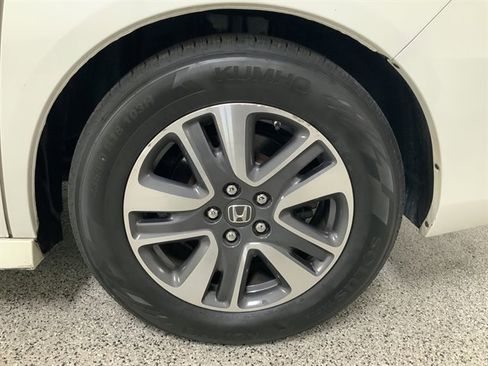 Used 2016 Honda Odyssey Touring Elite image 12