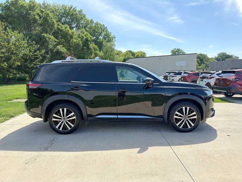 Used 2023 Nissan Pathfinder Platinum AWD/4WD image 7