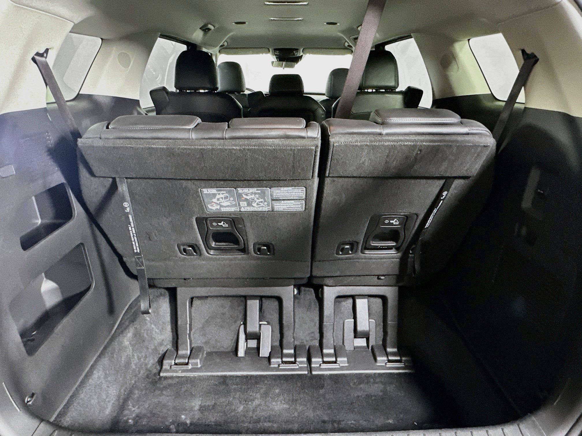 Used 2025 Kia Carnival FWD image 29