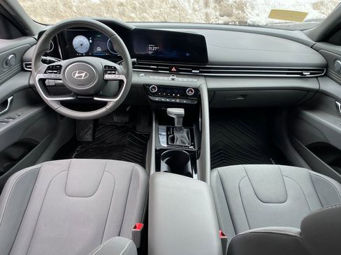 Used 2025 Hyundai Elantra SEL image 13