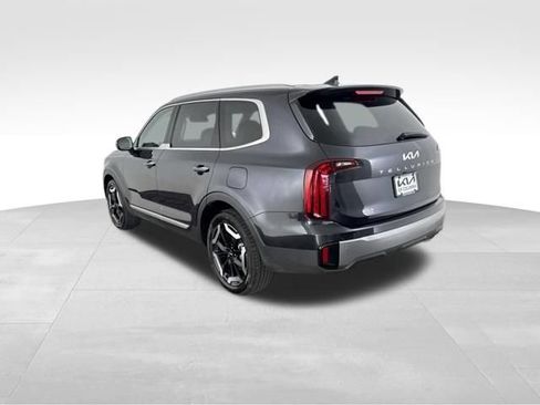 Certified 2025 Kia Telluride S FWD image 9