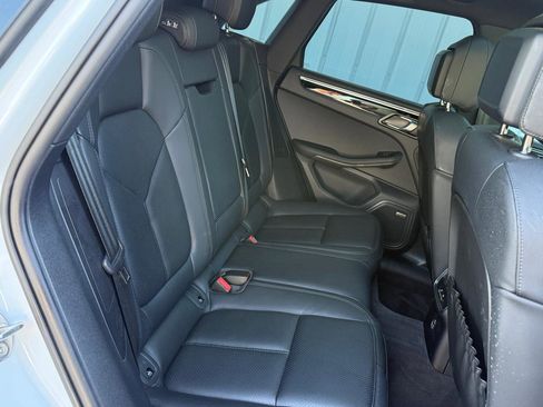 Used 2025 Porsche Macan AWD/4WD image 17