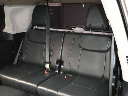 Used 2013 Lexus LX 570 4WD image 33