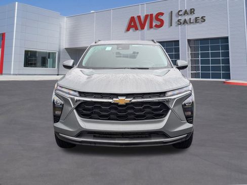 Used 2025 Chevrolet Trax LT w/ LT Convenience Package image 10