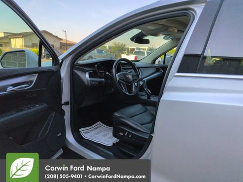 Used 2018 Cadillac XT5 Premium Luxury FWD image 9